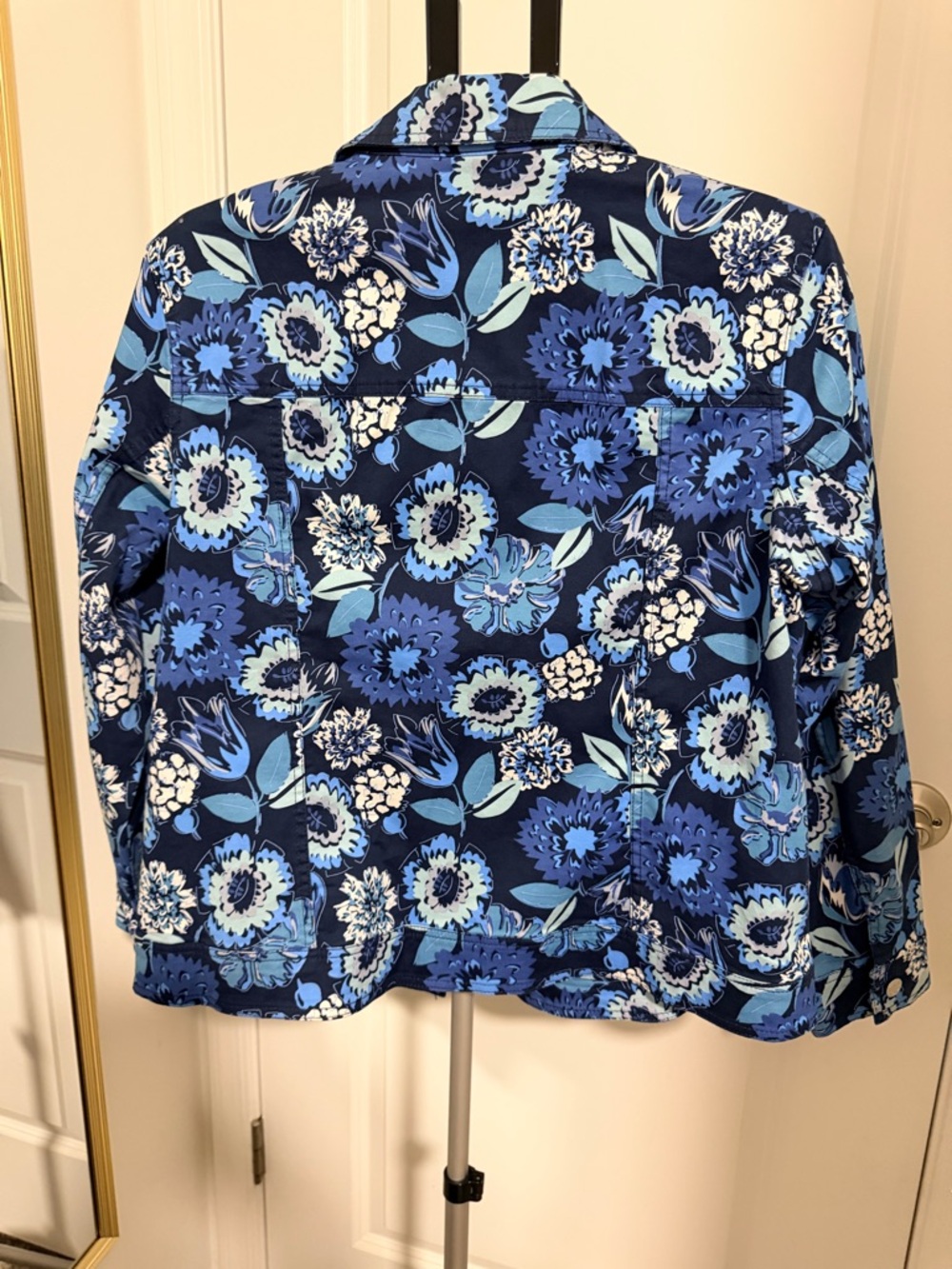 Liz Claiborne | Cotton Blue Floral Jacket - Picture 5 of 7
